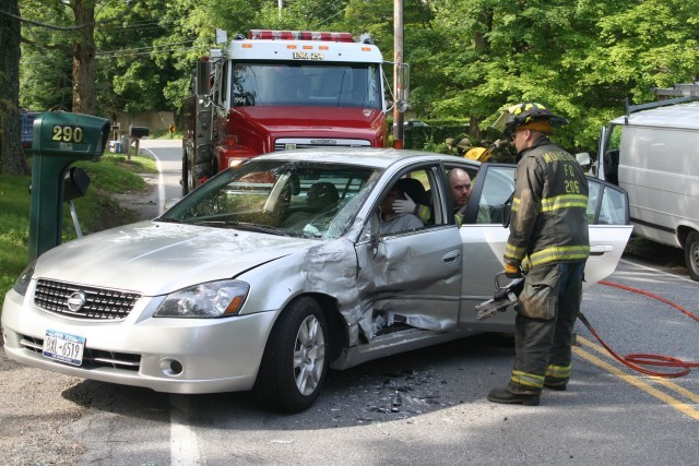 Extrication On Lafayette Ave on 6/14/06